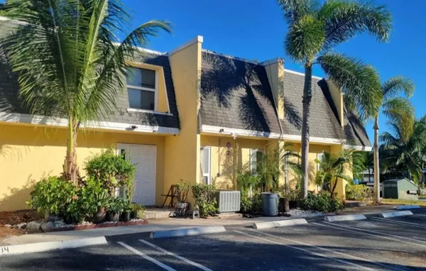 $2,200 | 500 Southwest 1st Street, Boynton Beach, FL 33435