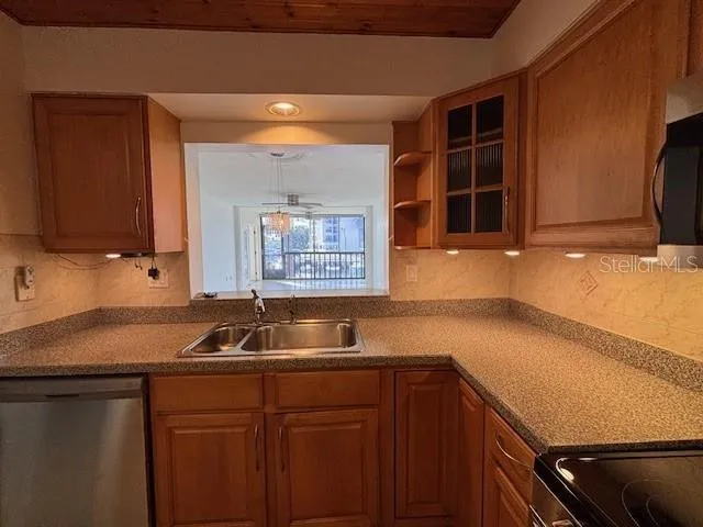 $2,395 | 1802 Mariner Drive, Unit 31, Tarpon Springs, FL 34689