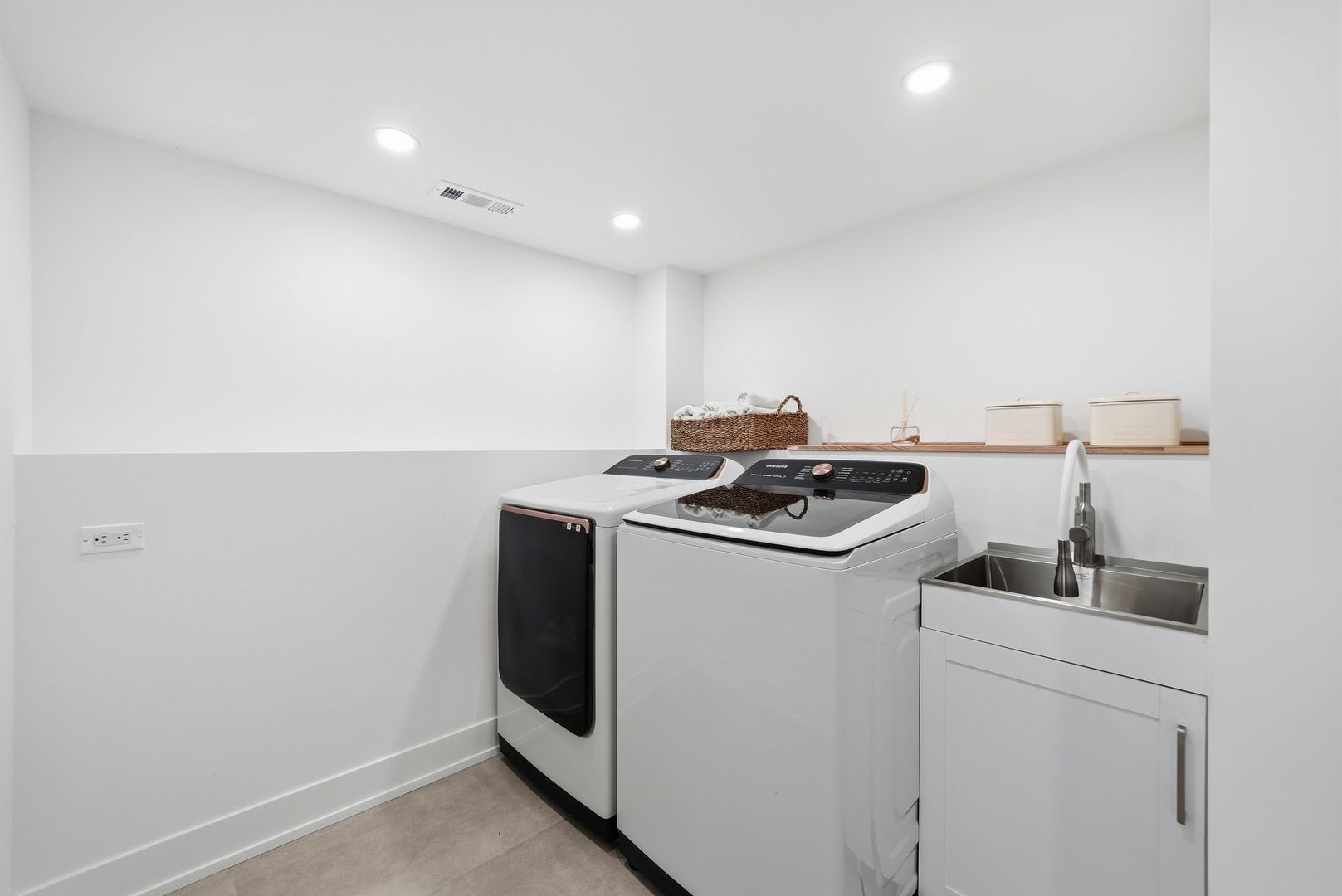 849 Red Oak Street Addison, IL 60101 - Photo 12 of 15
