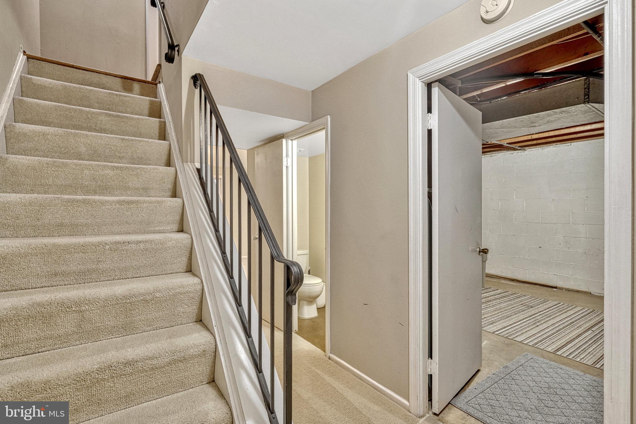 5540 Kendrick Lane Burke, VA 22015 - Photo 26 of 40 a view of entryway