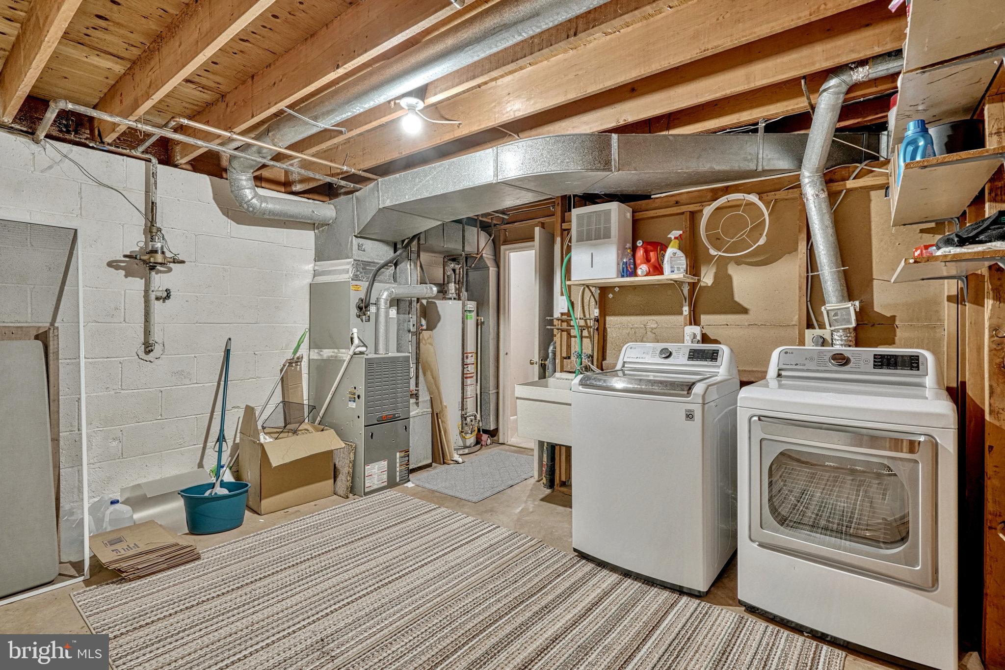 5540 Kendrick Lane Burke, VA 22015 - Photo 28 of 40 a utility room with dryer and washer