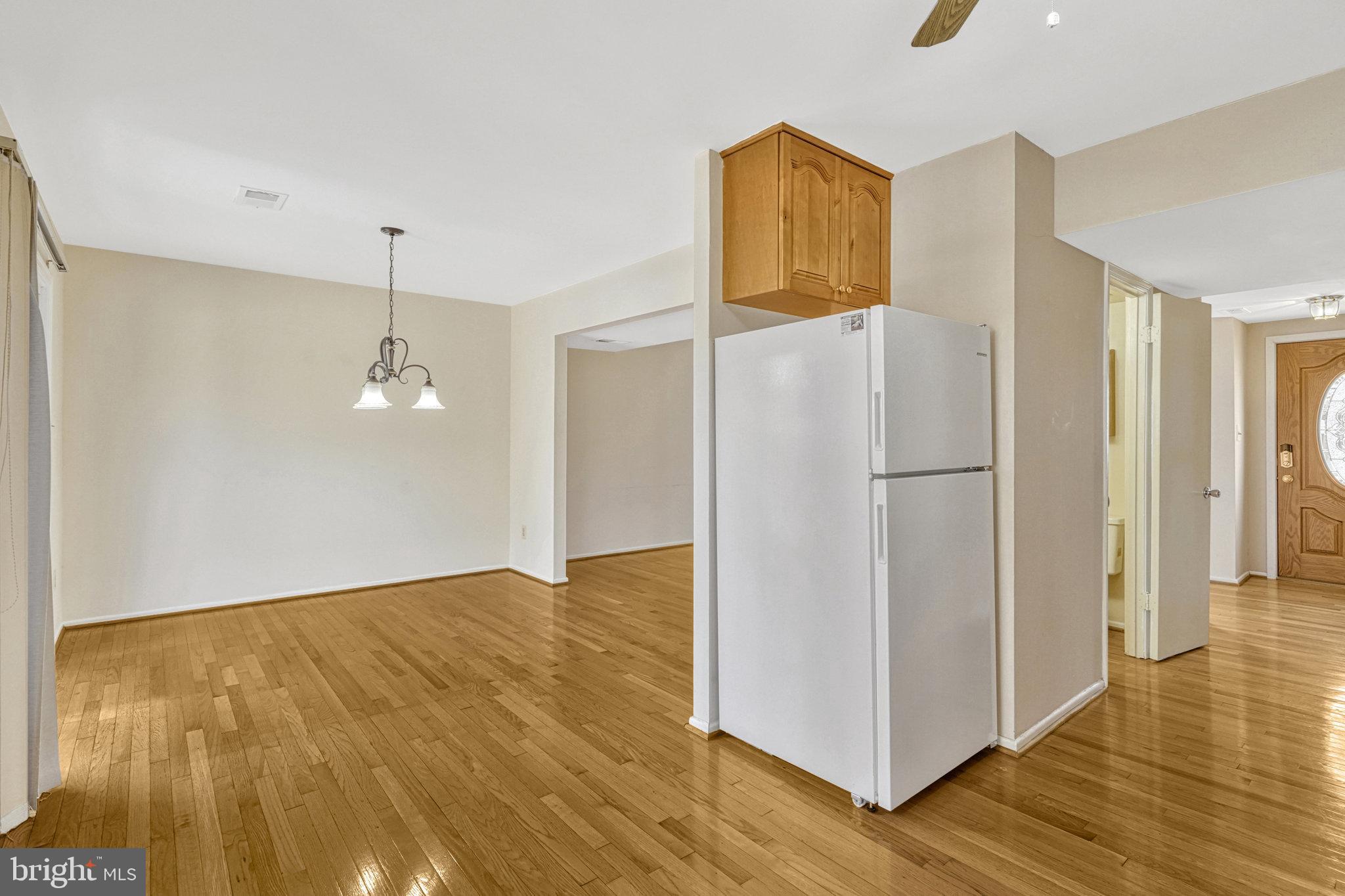 5540 Kendrick Lane Burke, VA 22015 - Photo 8 of 40 a view of a interior in the house