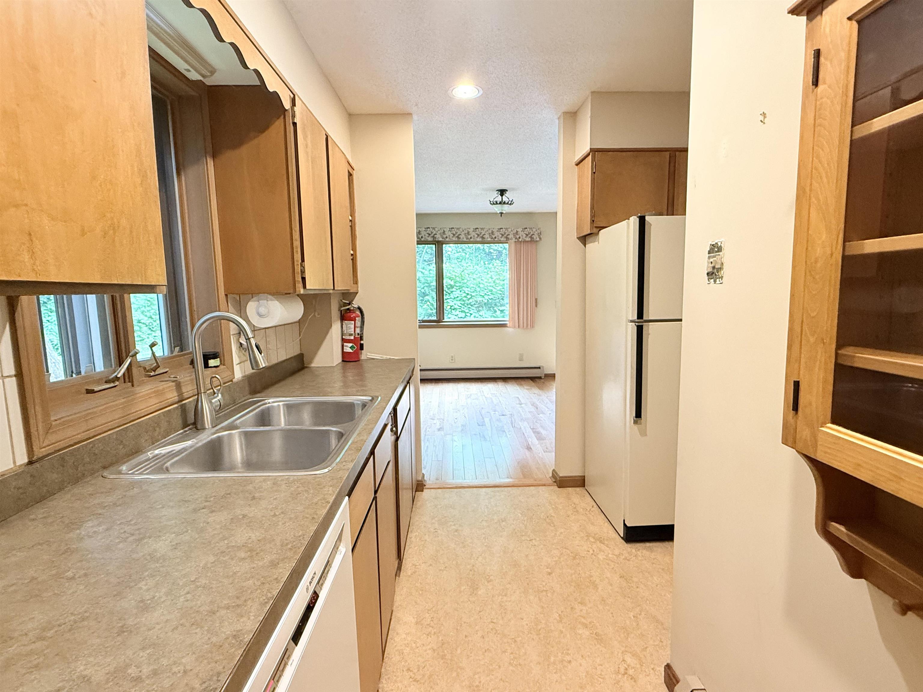 23 Robin Way Brattleboro, VT 05301 - Photo 5 of 24