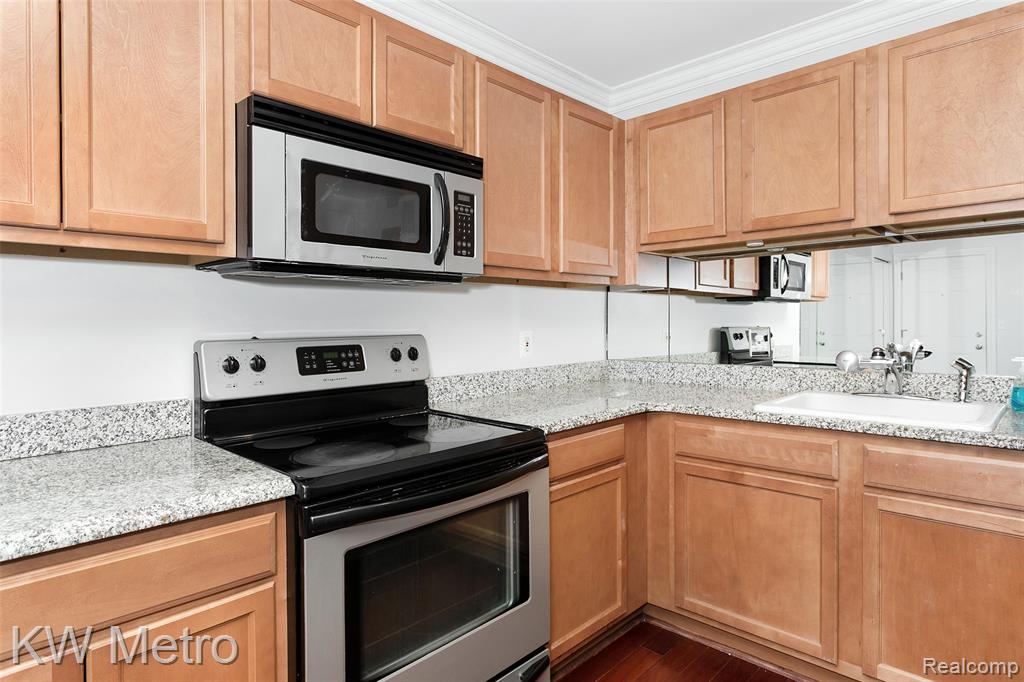 2309 Walton Boulevard, Unit 32 Rochester Hills, MI 48309 - Photo 12 of 27
