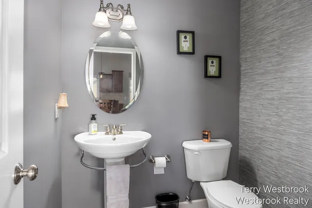 $495,000 | 2546 Highridge Lane Southeast, Grand Rapids, MI 49546