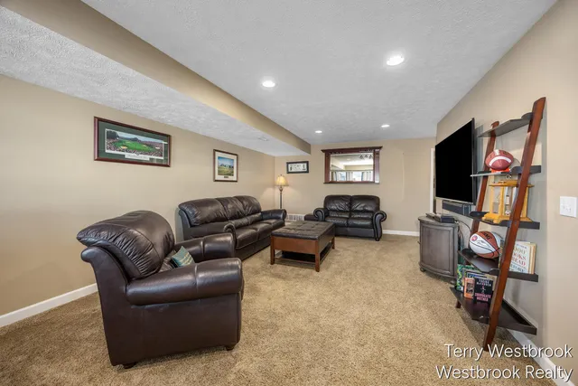 $495,000 | 2546 Highridge Lane Southeast, Grand Rapids, MI 49546