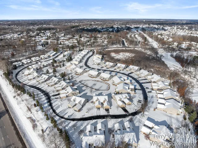 $495,000 | 2546 Highridge Lane Southeast, Grand Rapids, MI 49546