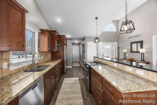 $495,000 | 2546 Highridge Lane Southeast, Grand Rapids, MI 49546