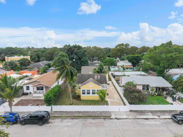 $2,250 | 608 El Vedado, West Palm Beach, FL 33405