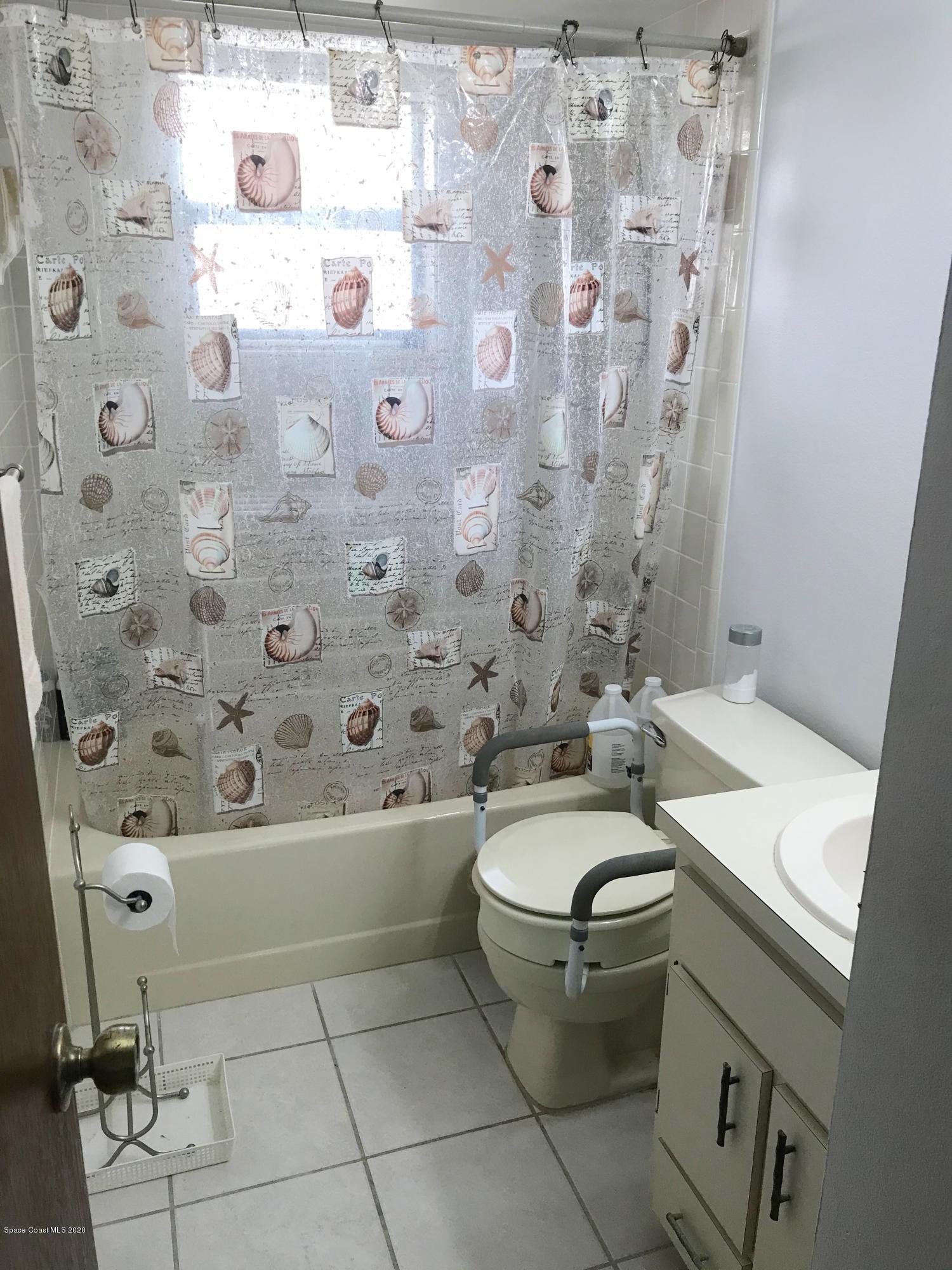 1704 Tuers Road Melbourne, FL 32935 - Photo 7 of 10 Guest Bath
