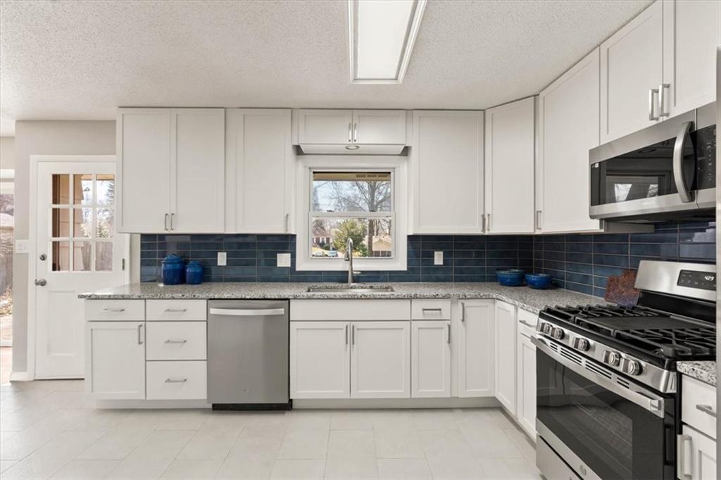 4309 Grandview Road Kansas City, MO 64137 - Photo 8 of 34