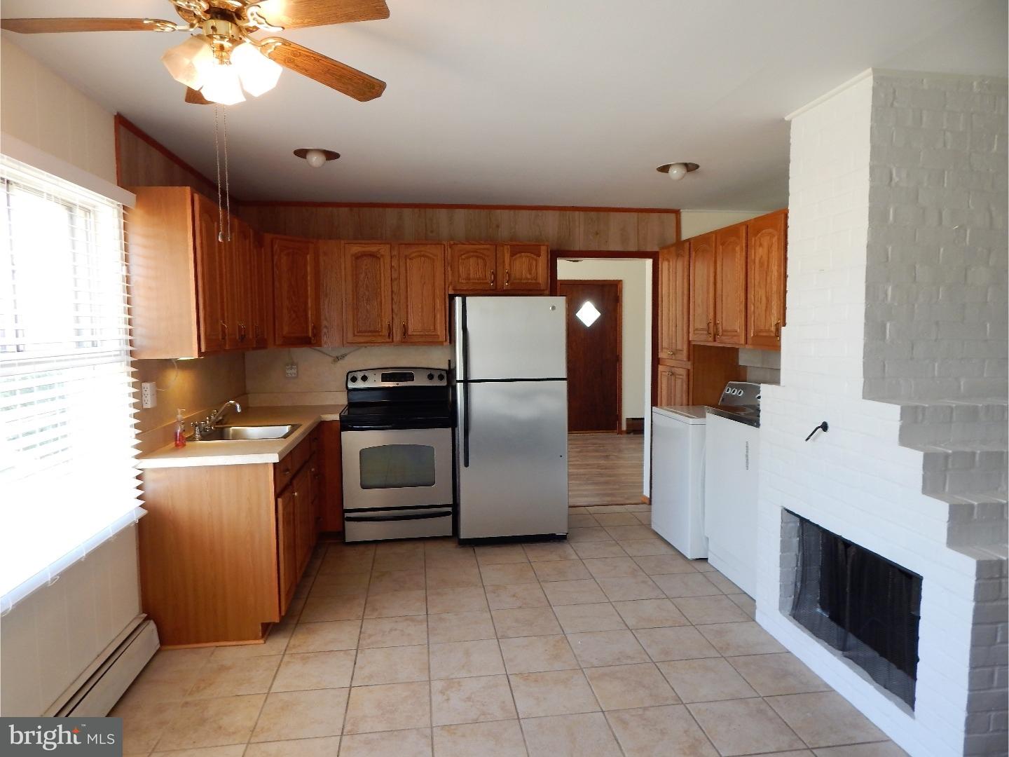 25 Border Rock Road Levittown, PA 19057 - Photo 2 of 20 Kitchen