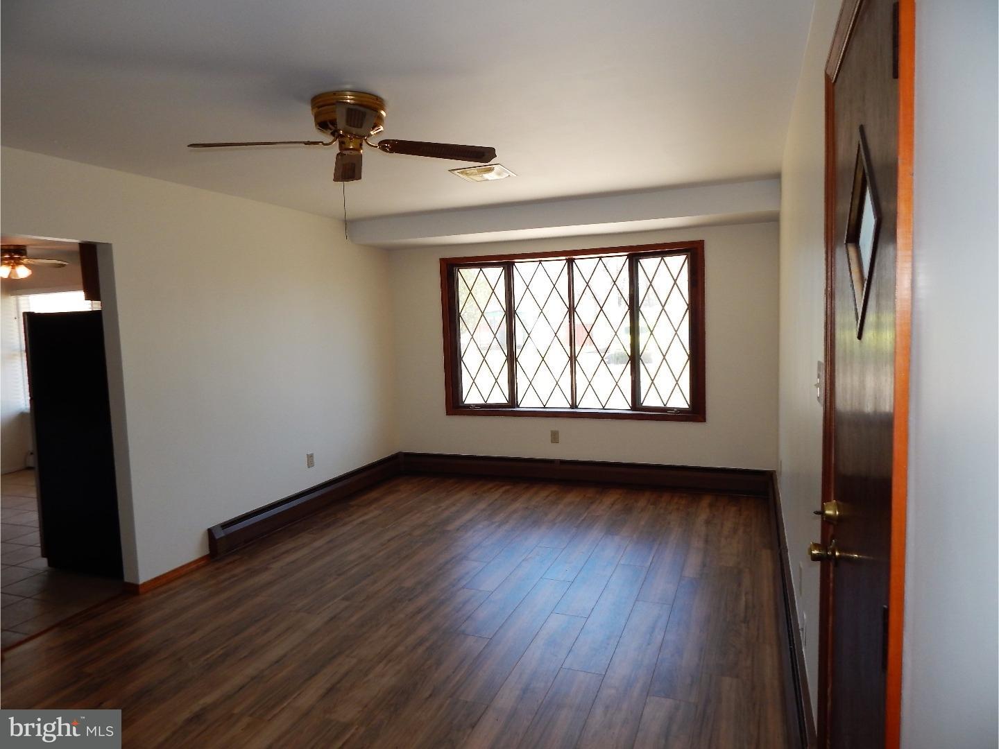 25 Border Rock Road Levittown, PA 19057 - Photo 4 of 20 Family Room