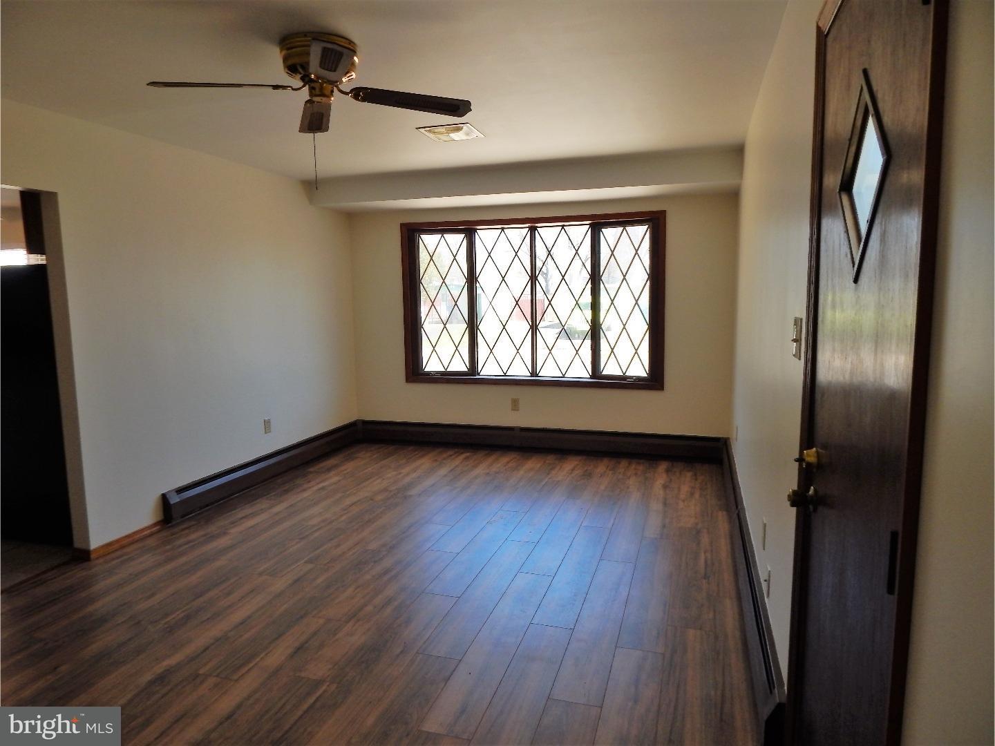 25 Border Rock Road Levittown, PA 19057 - Photo 10 of 20 Family Room