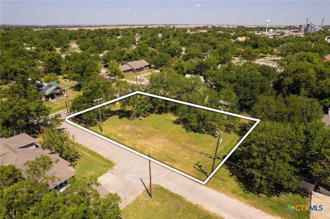307 South Willis Street Granger, TX 76530 - Photo 7 of 13