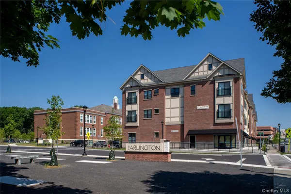 $3,050 | 17 Anya Court, Unit 301, Poughkeepsie, NY 12603