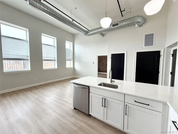 $3,050 | 17 Anya Court, Unit 301, Poughkeepsie, NY 12603