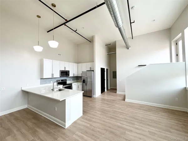 $3,050 | 17 Anya Court, Unit 301, Poughkeepsie, NY 12603