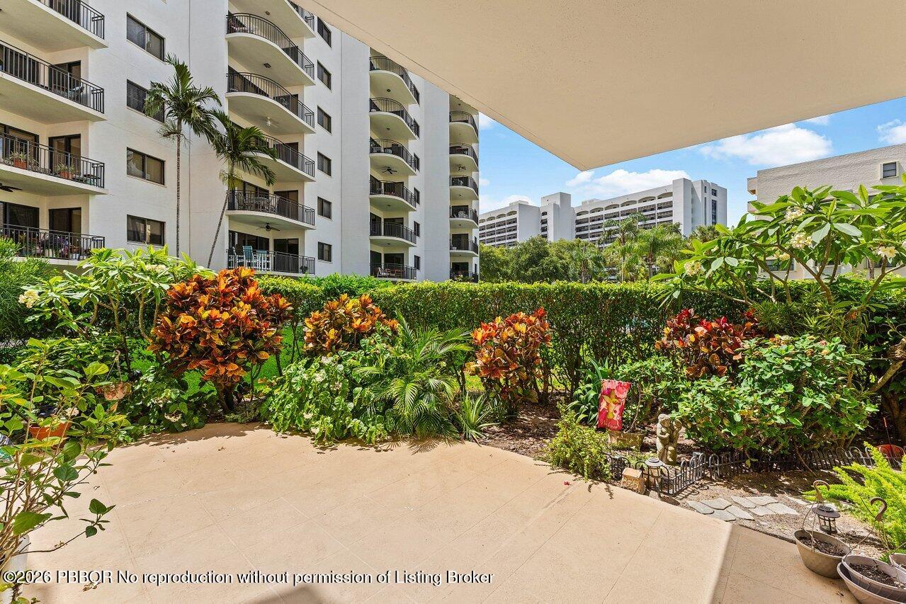 372 Golfview Road, Unit 101 North Palm Beach, FL 33408 - Photo 25 of 31 Patio