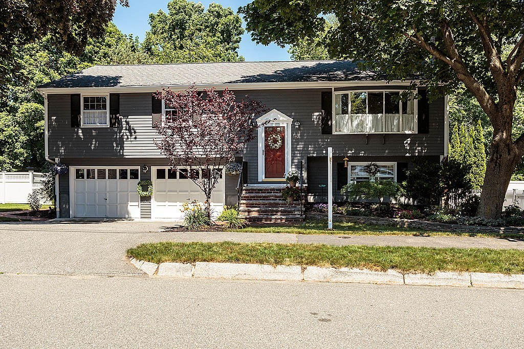 25 Riverside Drive Reading, MA 01867 - Photo 3 of 29 Gallery Image 3