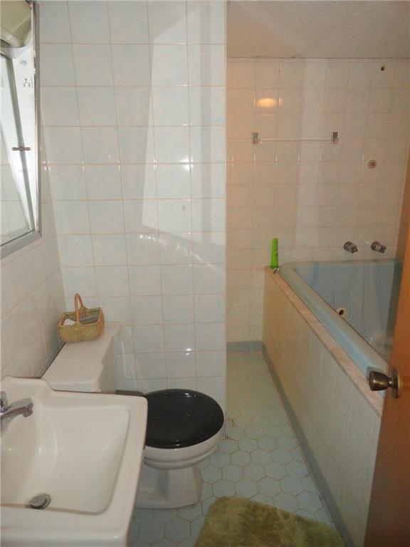 2104 Middle Road Glenshaw, PA 15116 - Photo 19 of 24 Gallery Image 19