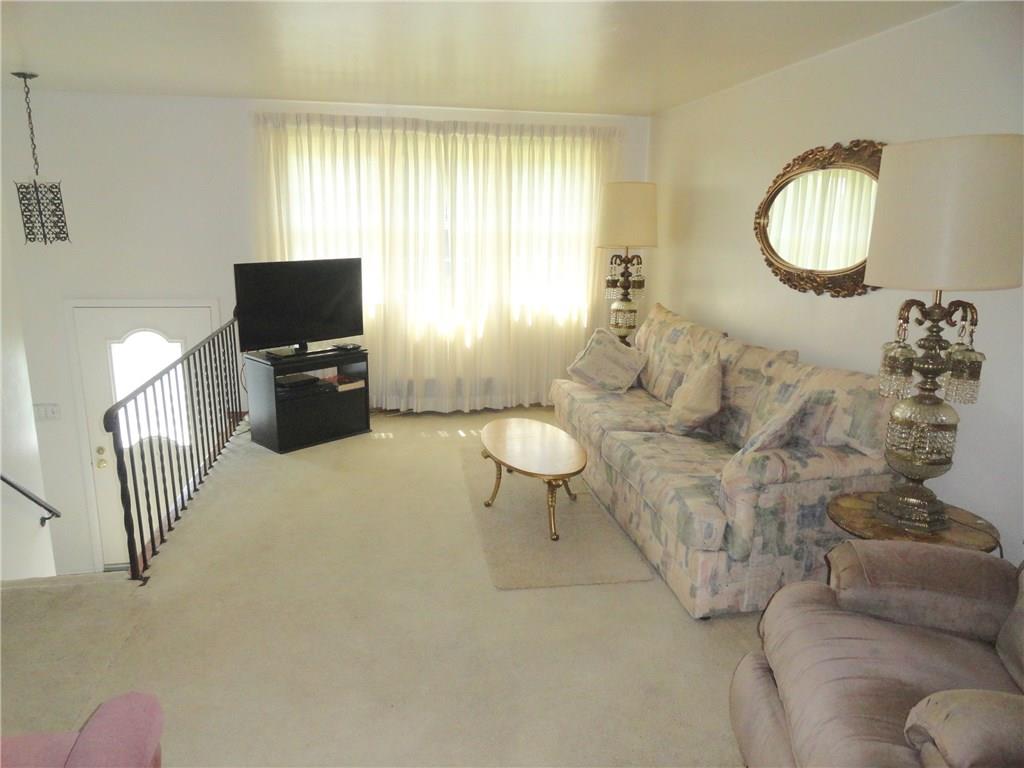 2104 Middle Road Glenshaw, PA 15116 - Photo 4 of 24 Gallery Image 4