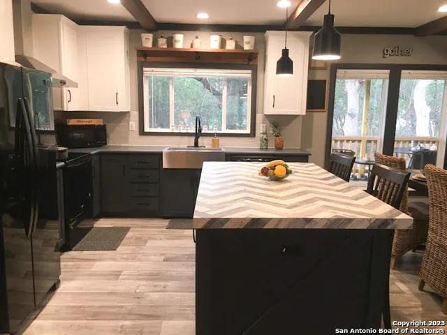 $1,950 | 368 Northlake Drive, Lakehills, TX 78063