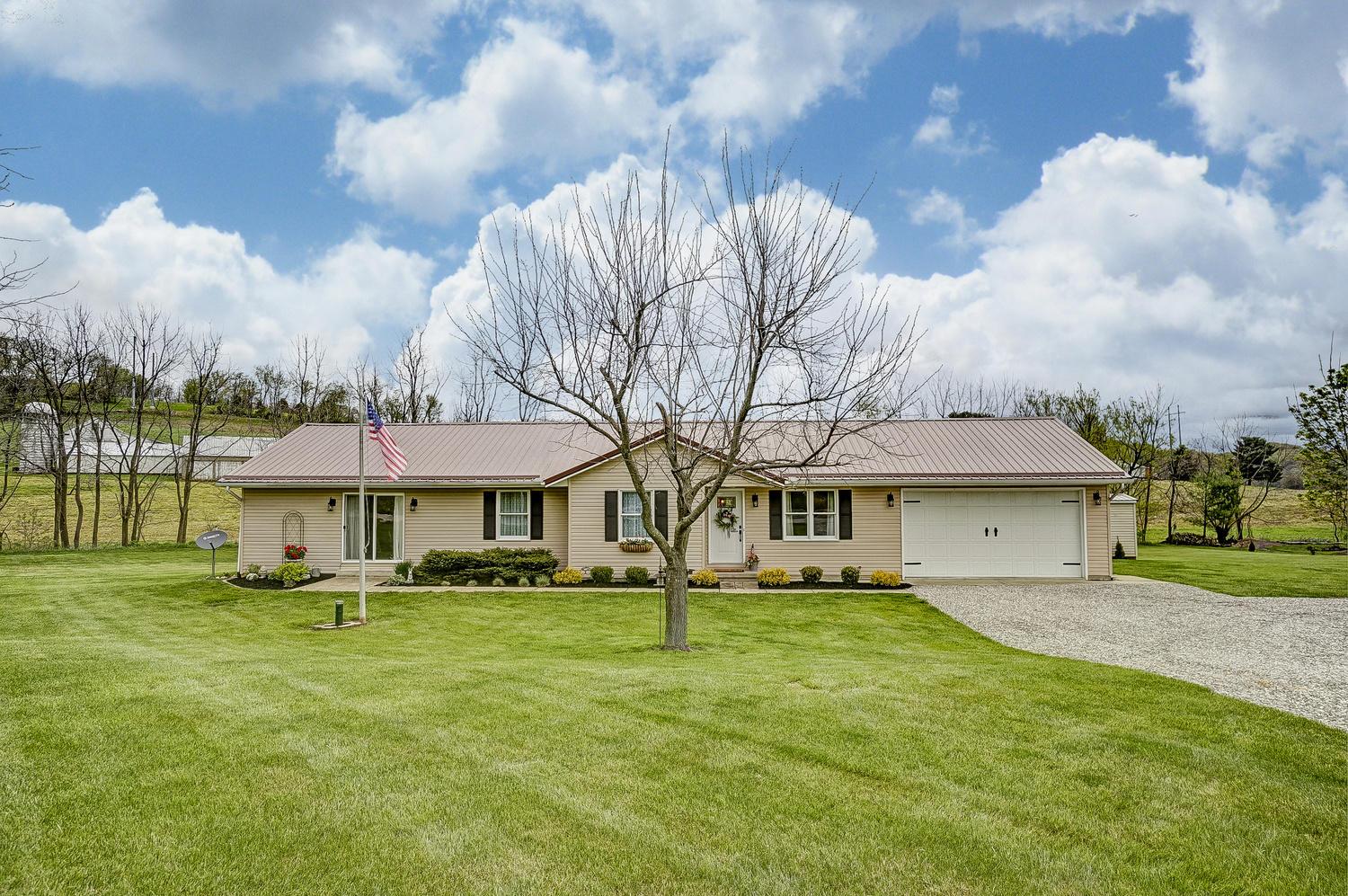 4632 Pleasant Valley Road Southwest Lancaster, OH 43130 - Photo 1 of 39