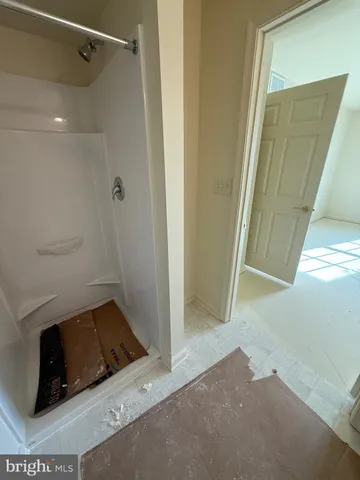 a view of kitchen with washer and dryer