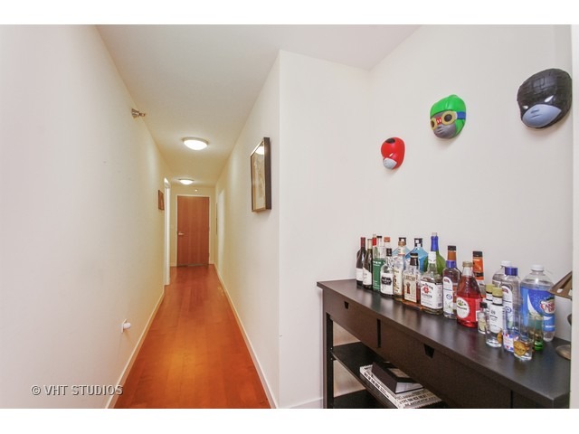 235 West Van Buren Street, Unit 3315 Chicago, IL 60607 - Photo 5 of 23