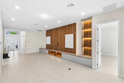 a view of a livingroom with furniture