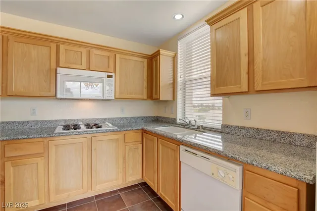 $1,650 | 71 East Agate Avenue, Unit 405, Las Vegas, NV 89123