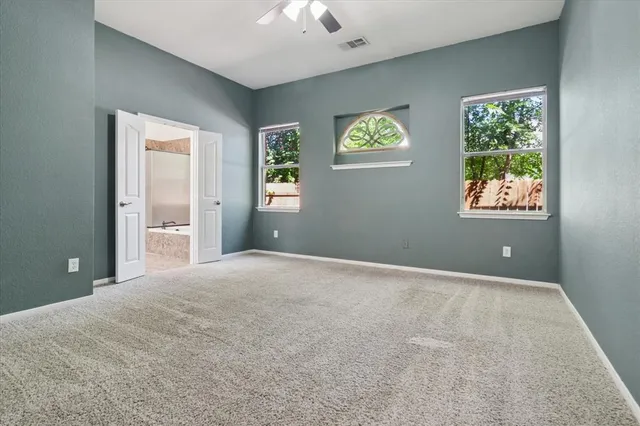 en empty room with a ceiling fan