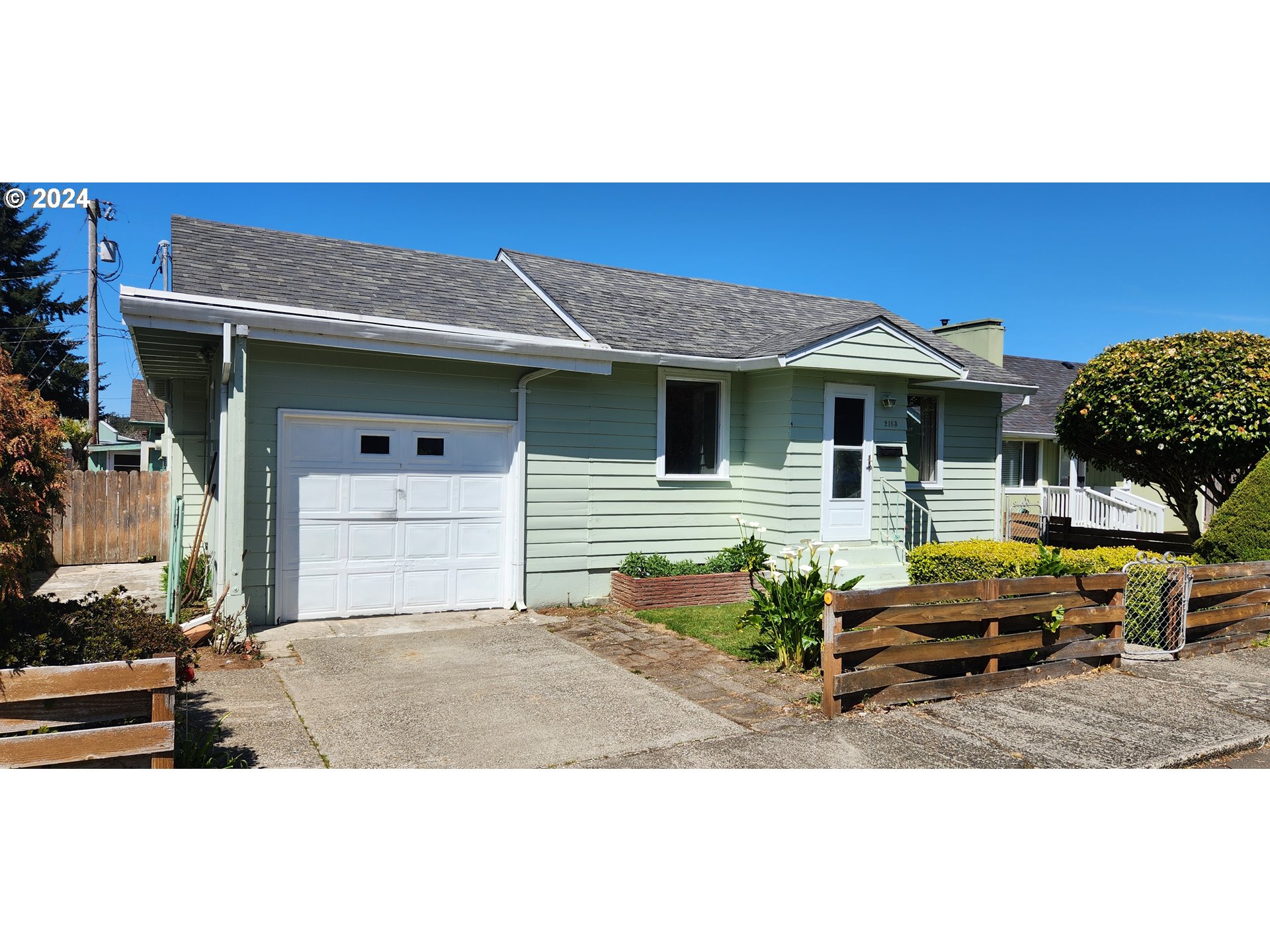 2163 Alder Avenue Reedsport, OR 97467 - Photo 1 of 27 Gallery Image 1