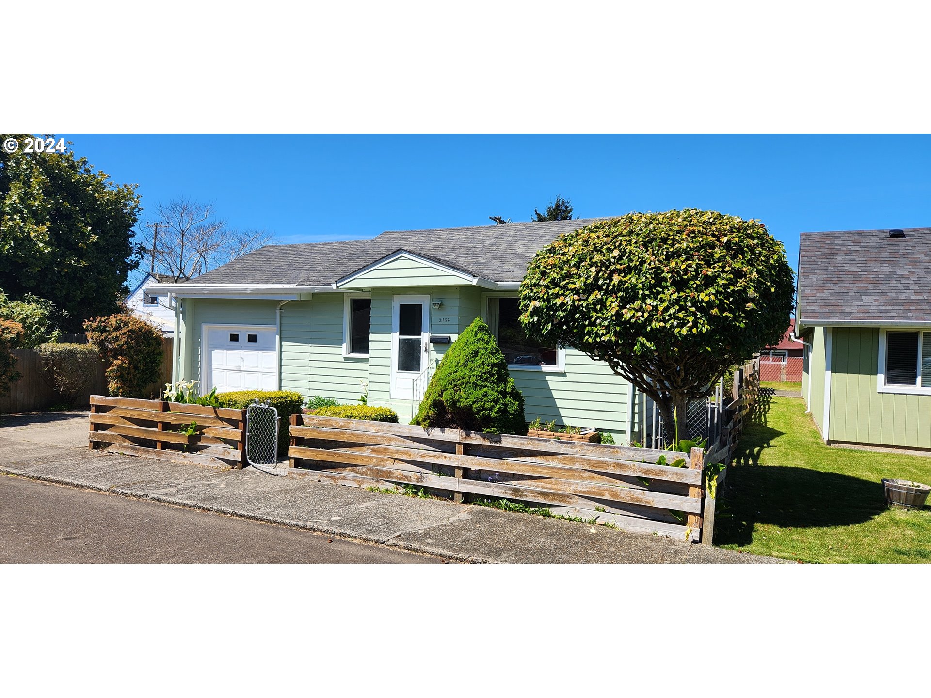 2163 Alder Avenue Reedsport, OR 97467 - Photo 2 of 27 Gallery Image 2