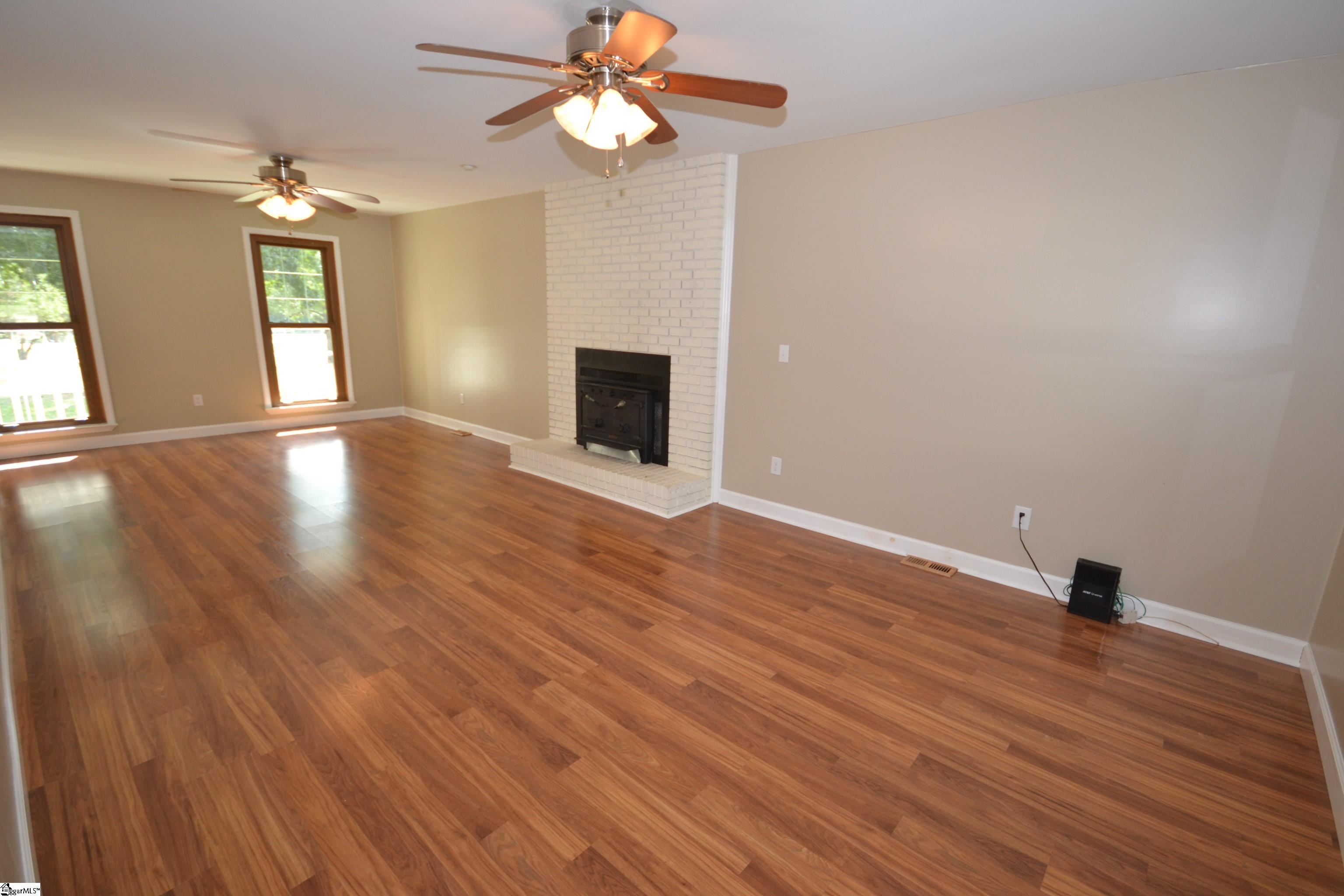 208 Greenpond Road Fountain Inn, SC 29644 - Photo 3 of 18