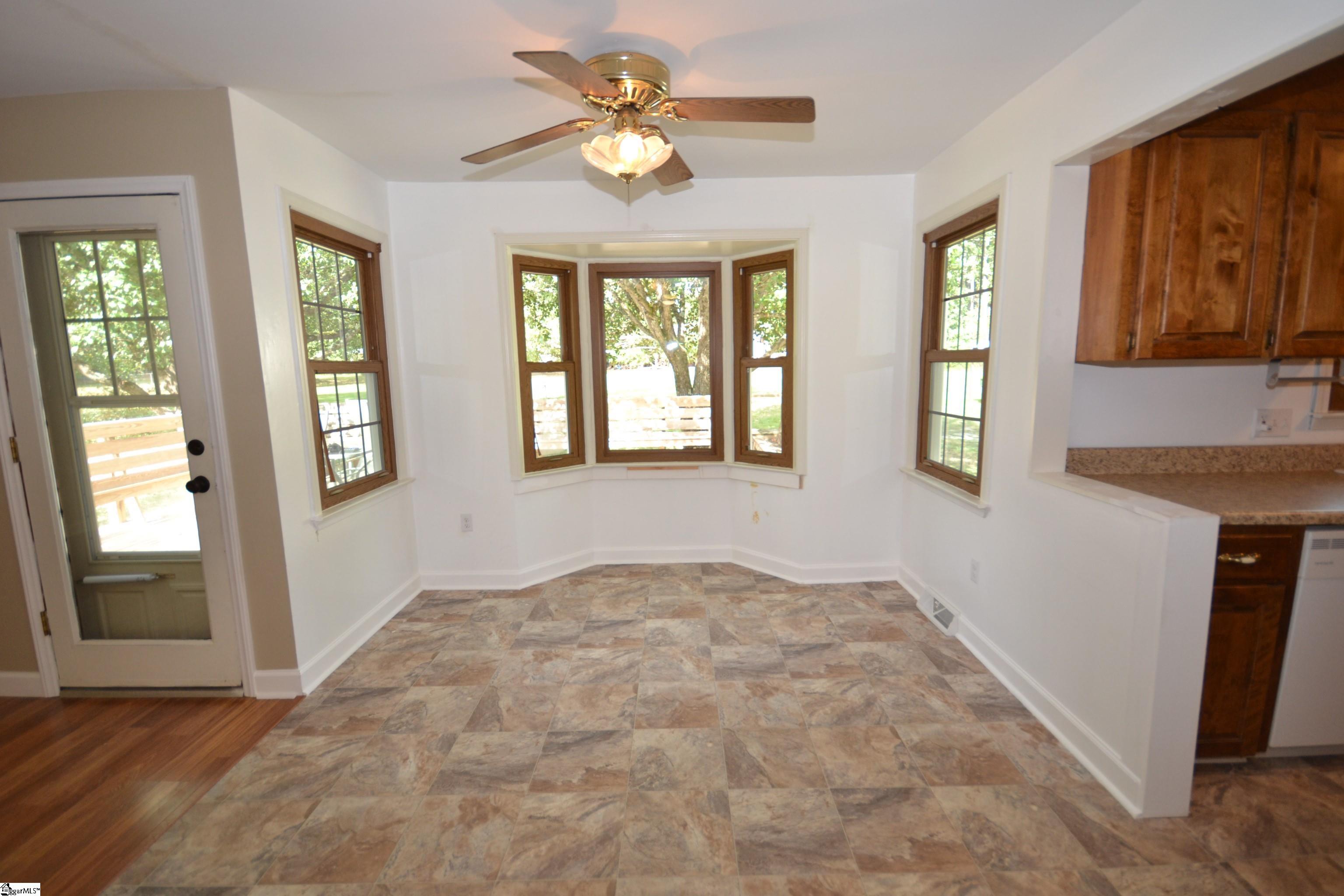208 Greenpond Road Fountain Inn, SC 29644 - Photo 4 of 18