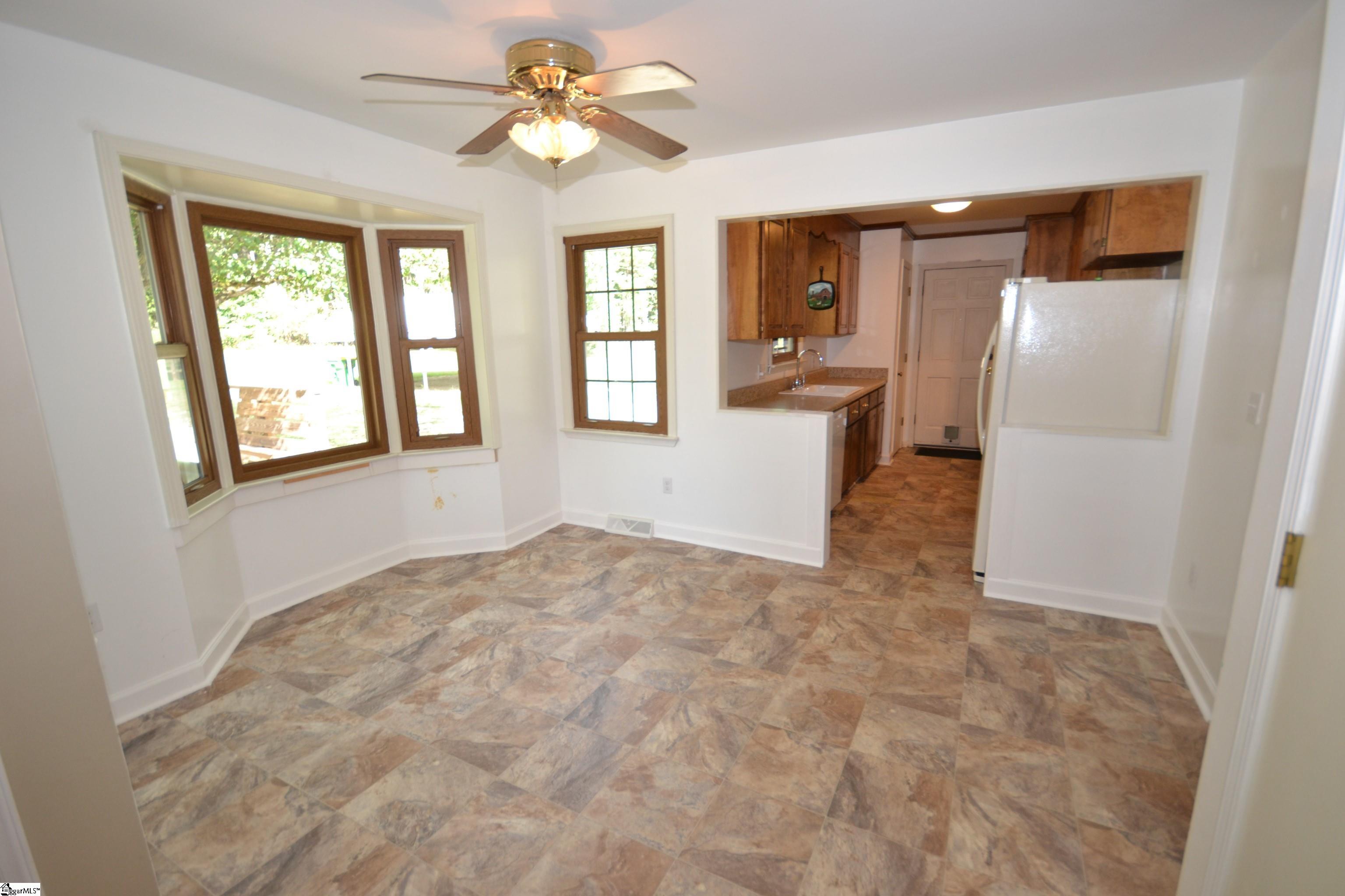 208 Greenpond Road Fountain Inn, SC 29644 - Photo 5 of 18
