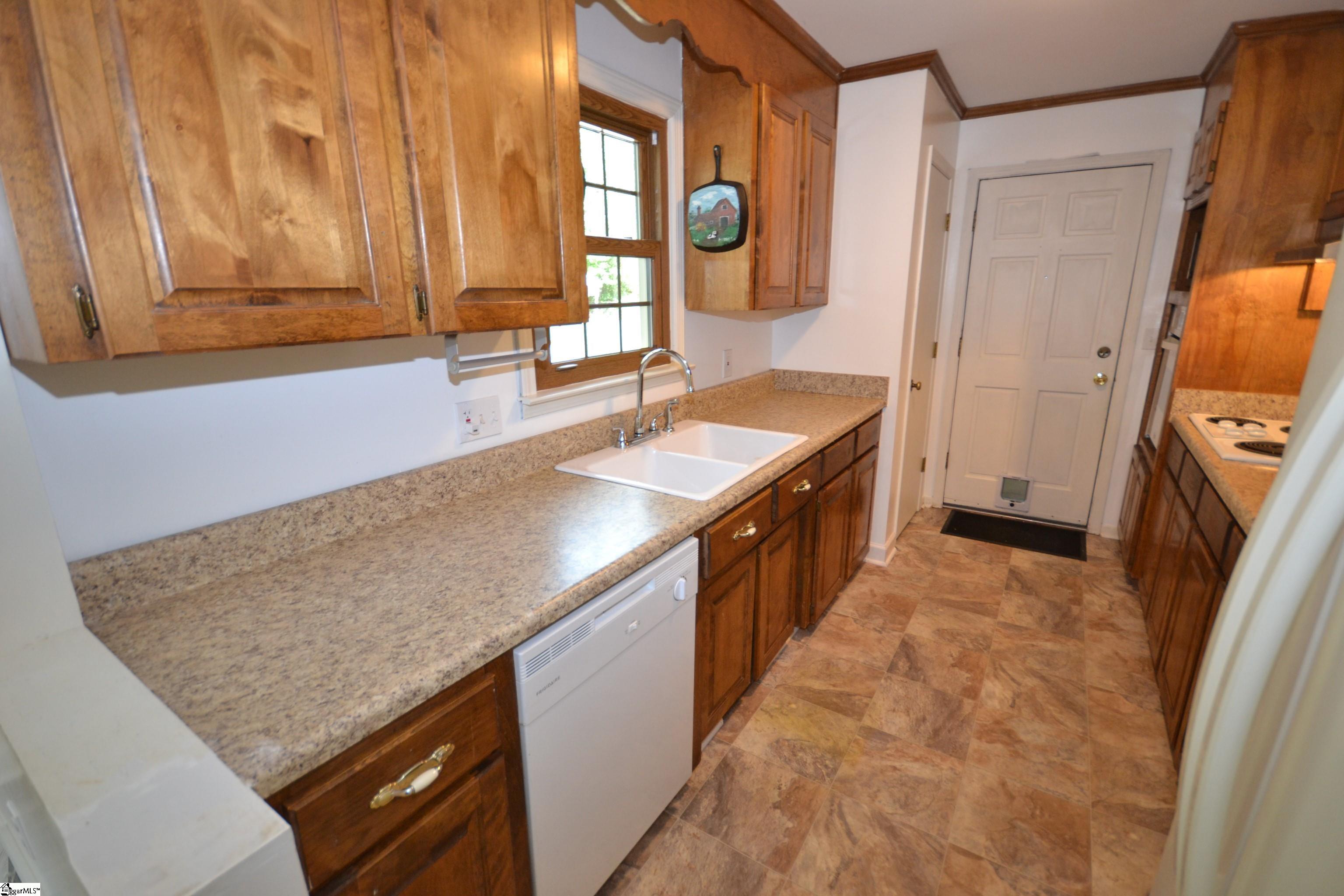 208 Greenpond Road Fountain Inn, SC 29644 - Photo 7 of 18