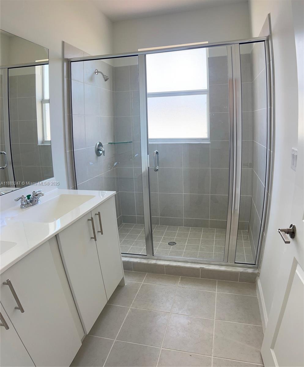 2651 Southeast 24th Drive Homestead, FL 33035 - Photo 20 of 40 a bathroom with a shower sink and mirror