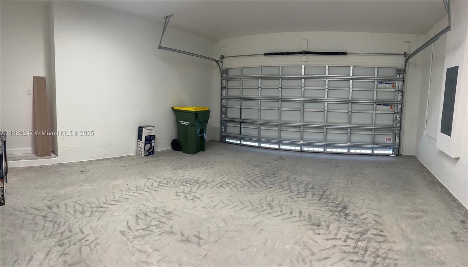 2651 Southeast 24th Drive Homestead, FL 33035 - Photo 31 of 40 a view of a garage