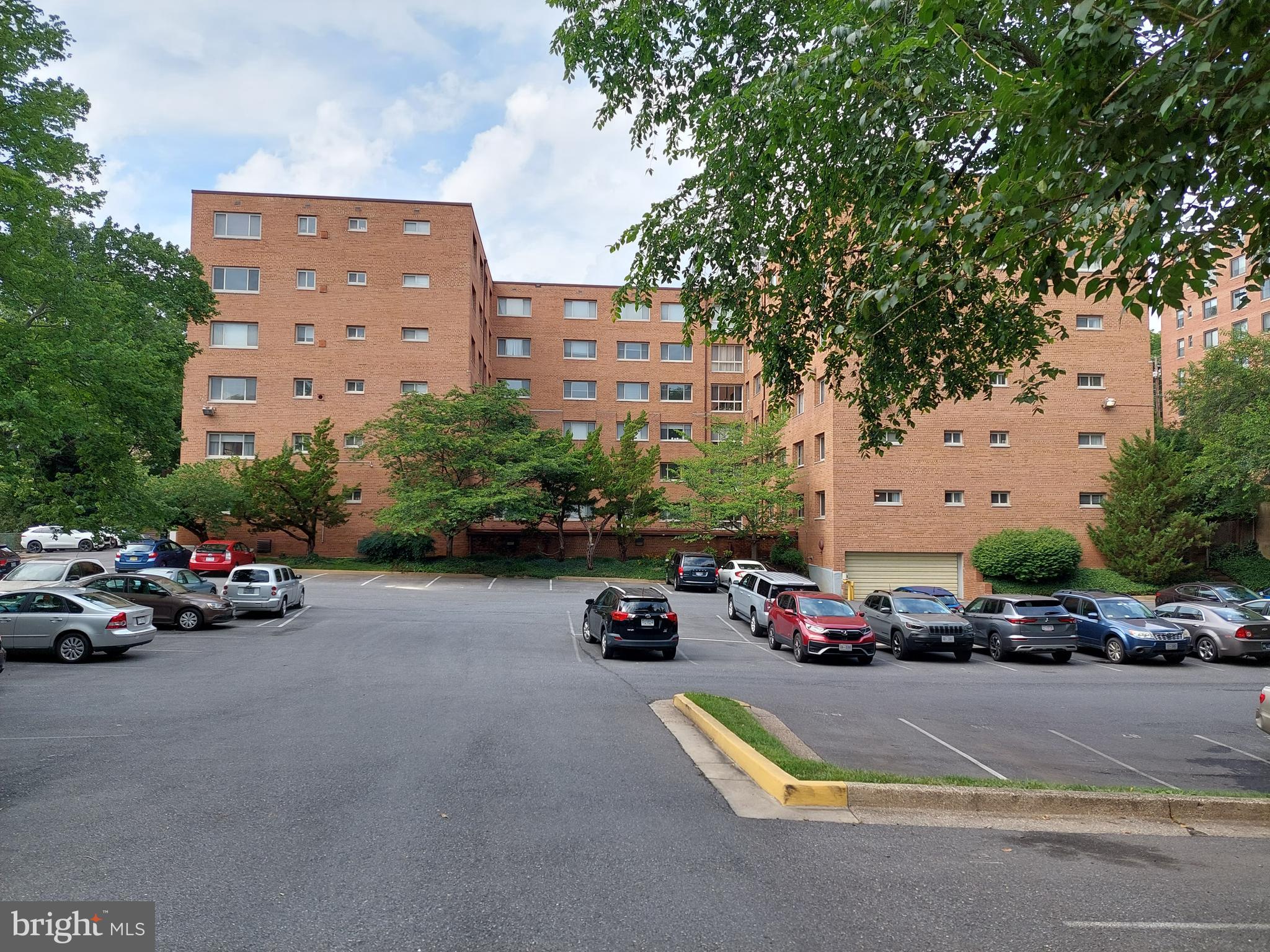 3900 Tunlaw Road Northwest, Unit 215 Washington, DC 20007 - Photo 32 of 44 Rear building & Parking Lot