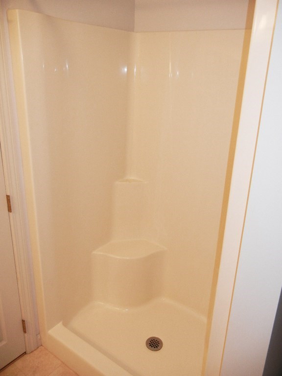 399 Bridge Road, Unit E Northampton, MA 01062 - Photo 12 of 17 a close up of a bathtub