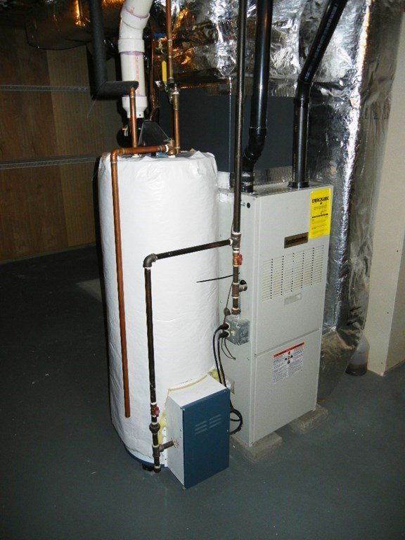 399 Bridge Road, Unit E Northampton, MA 01062 - Photo 15 of 17 a room with gym equipment