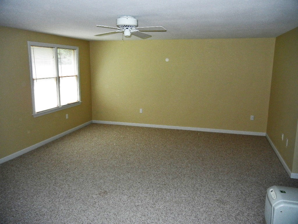 399 Bridge Road, Unit E Northampton, MA 01062 - Photo 8 of 17 an empty room with a window