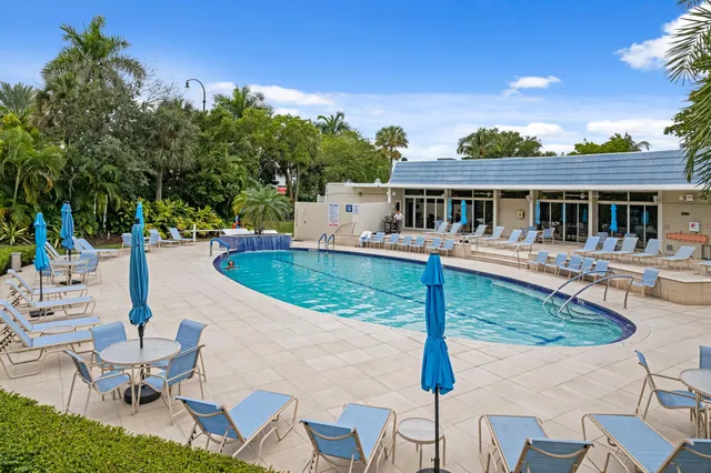 $525,000 | 1523 East Hillsboro Boulevard, Unit 634, Deerfield Beach, FL 33441