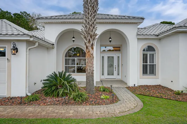 a view of livingroom with front door