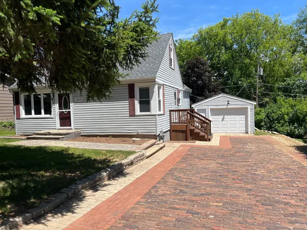 $280,000 | 6314 Hillcrest Road, Cary, IL 60013