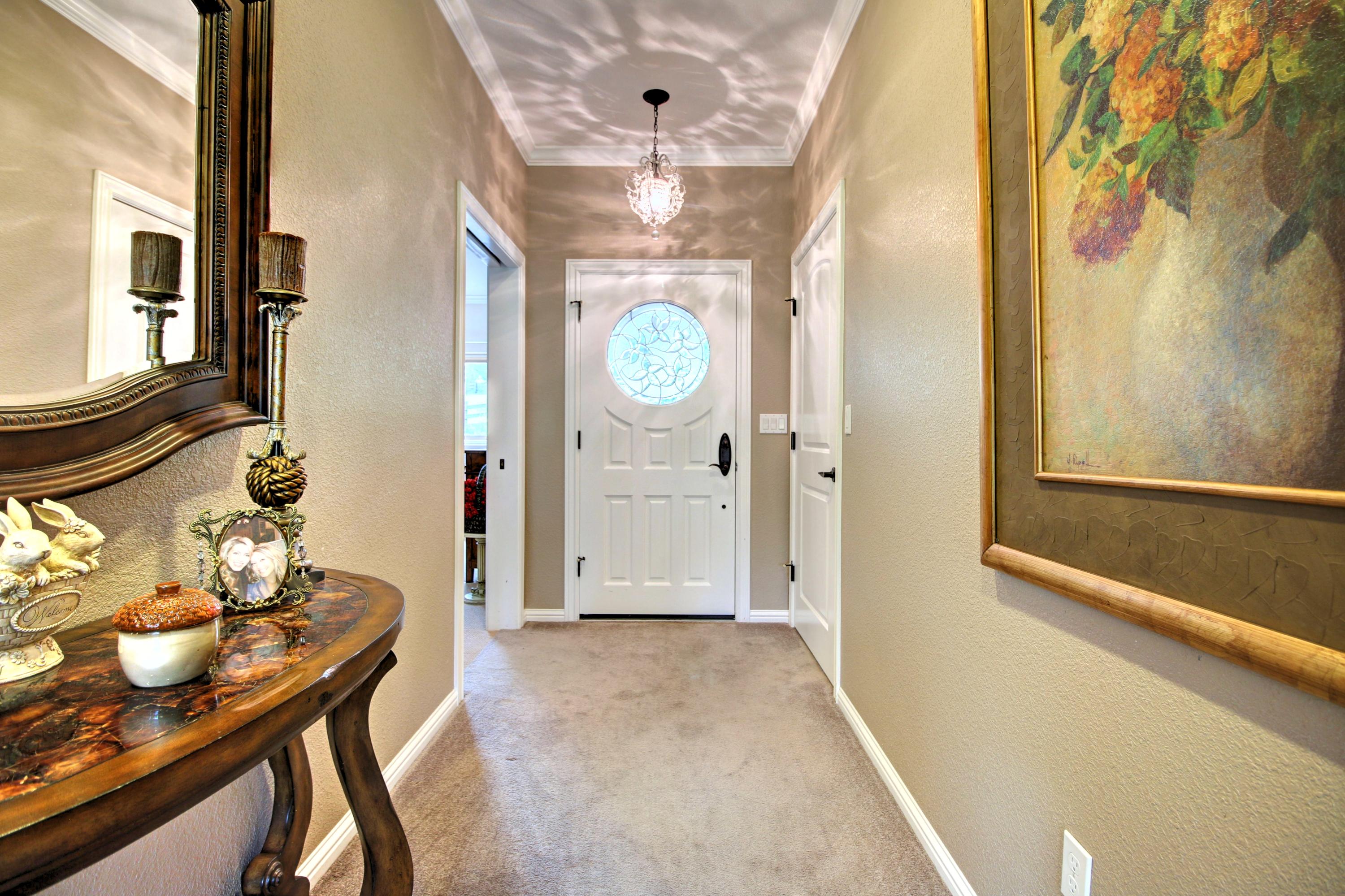 100 Springbrook Drive Grants Pass, OR 97527 - Photo 7 of 57 Entry way