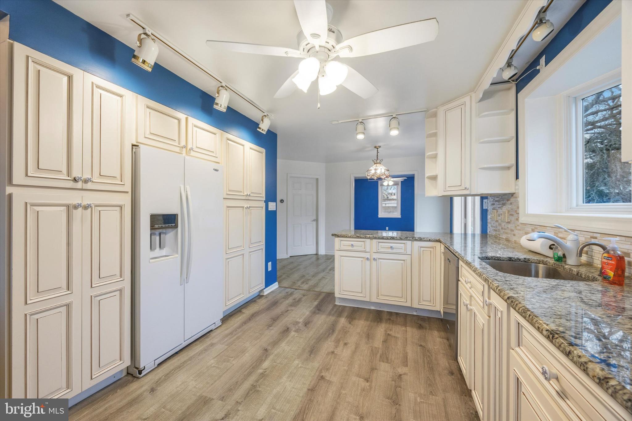 Bright kitchen with modern finishes.
